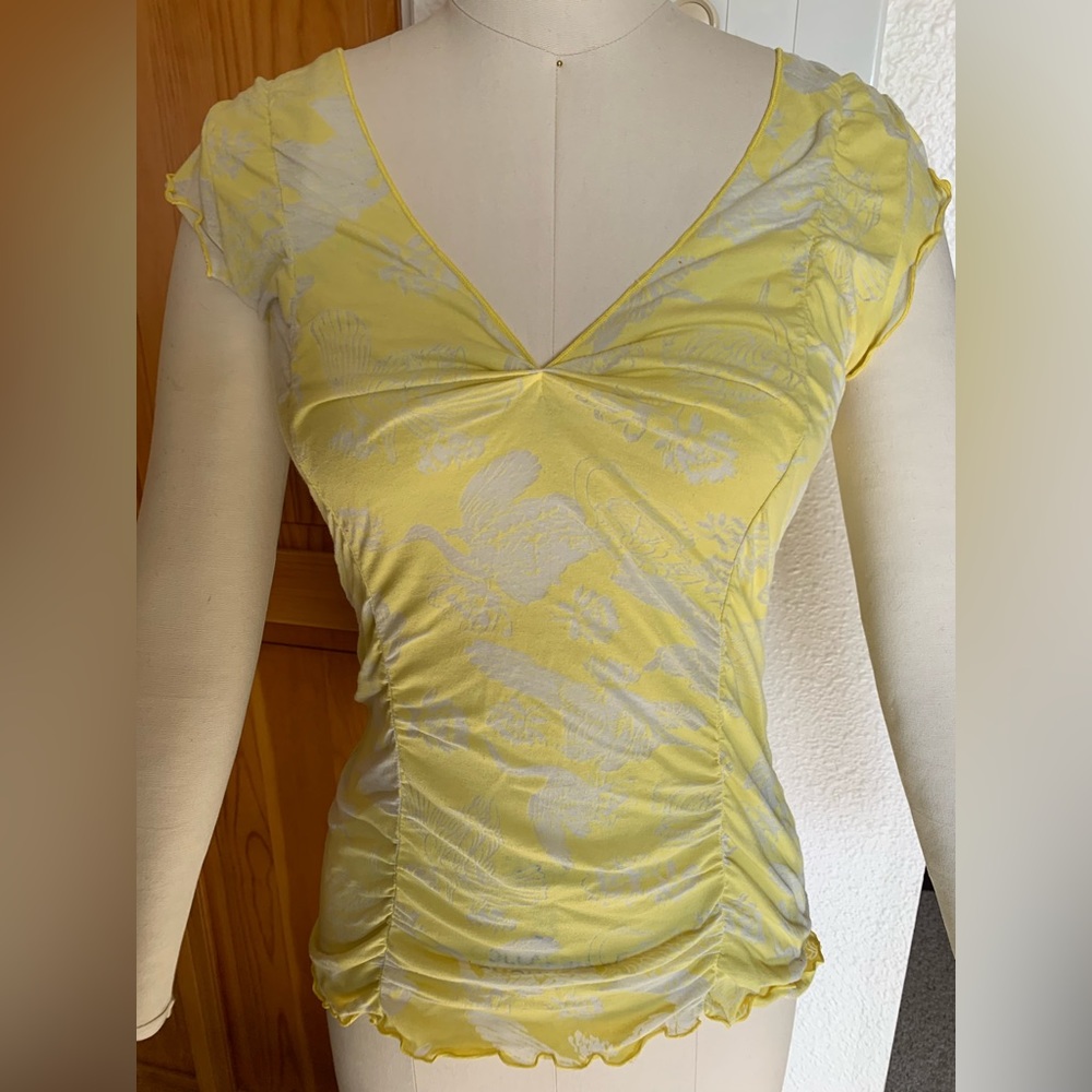 Yemee! Nice light casual summer talk in good condition